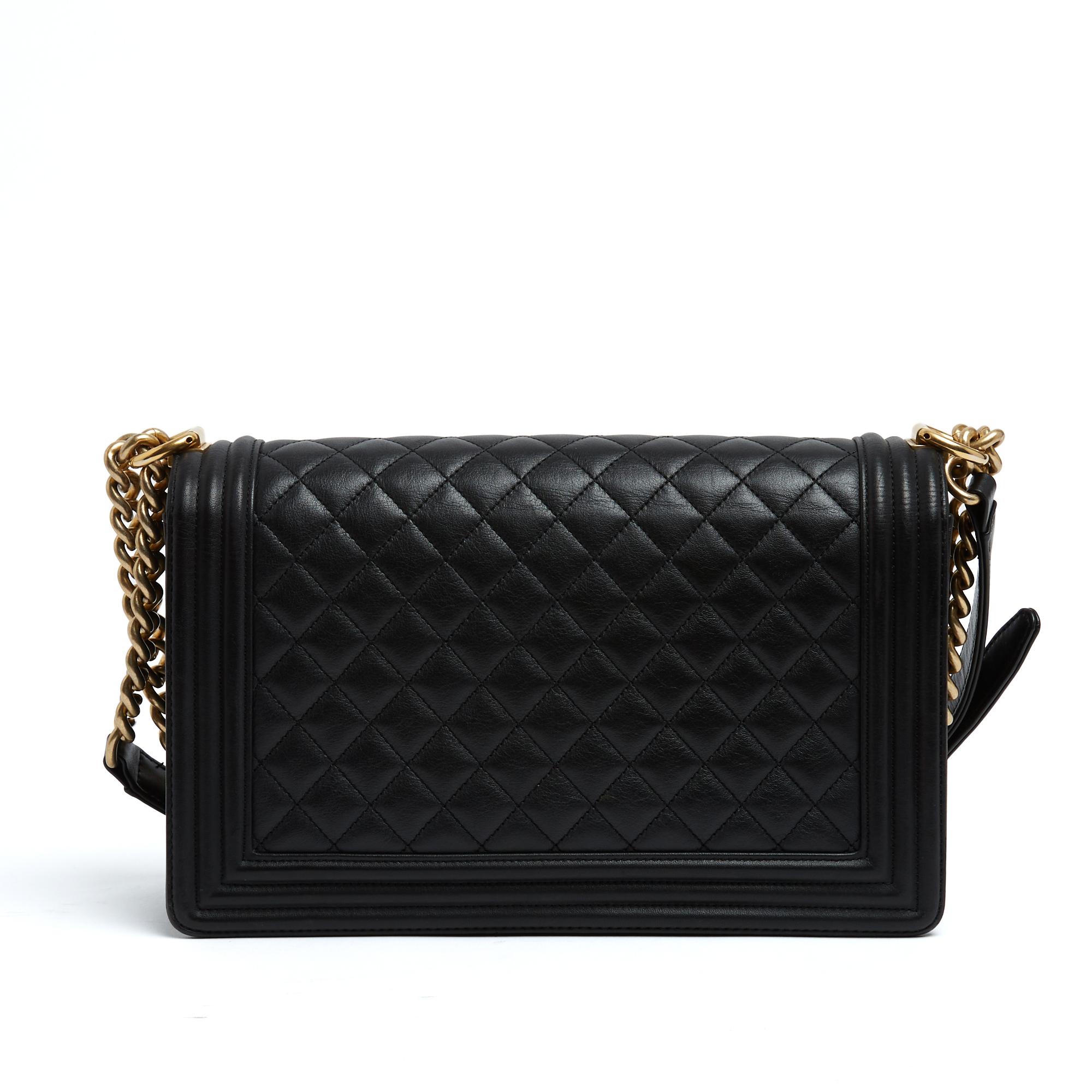 Chanel Grand Sac Boy 2015 Schwarzes Leder Golden HDW Chanel Large Boy Bag im Zustand „Hervorragend“ im Angebot in PARIS, FR