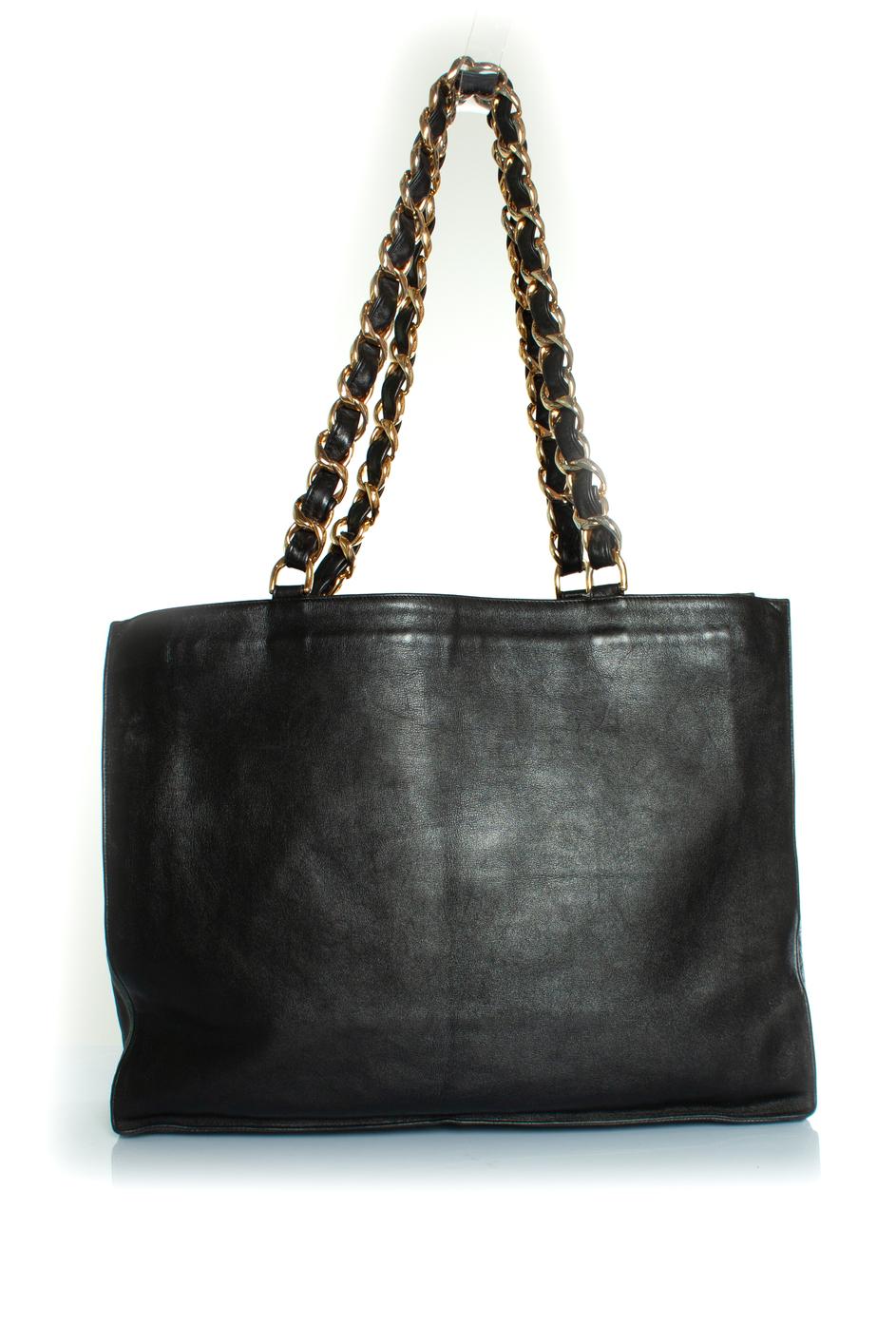 Black Chanel, Grand shopper in black lambskin leather For Sale