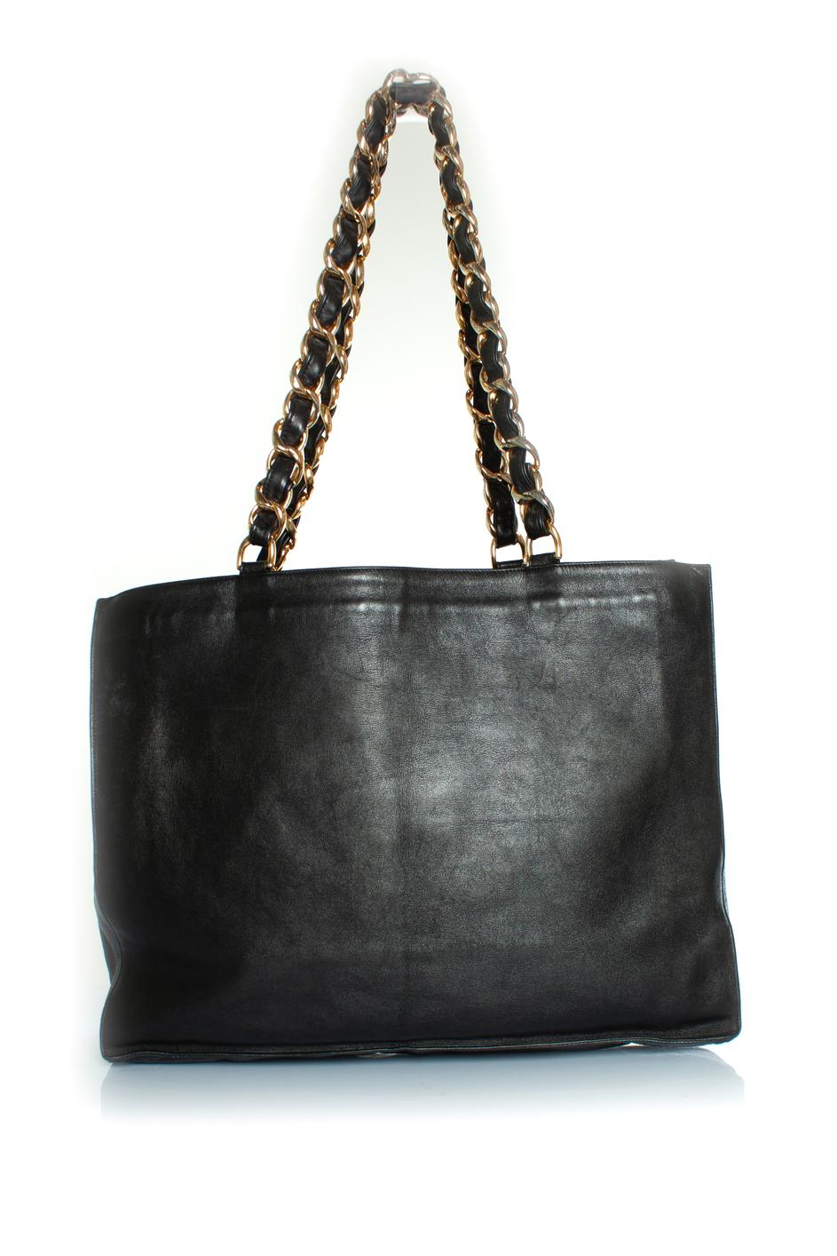 Chanel, Grand shopper in black lambskin leather In Good Condition For Sale In AMSTERDAM, NL