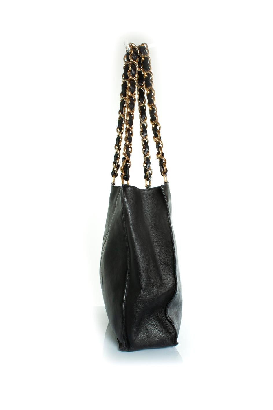 Women's Chanel, Grand shopper in black lambskin leather For Sale