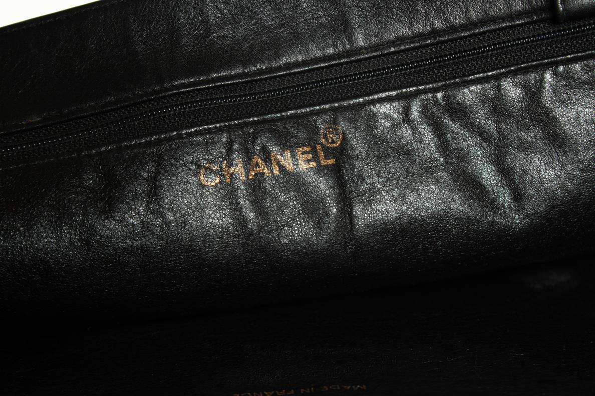 Chanel, Grand shopper in black lambskin leather For Sale 1