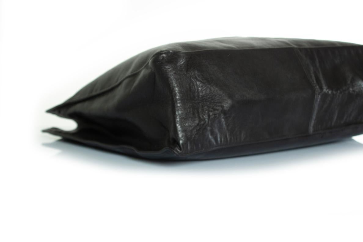 Chanel, Grand shopper in black lambskin leather For Sale 4