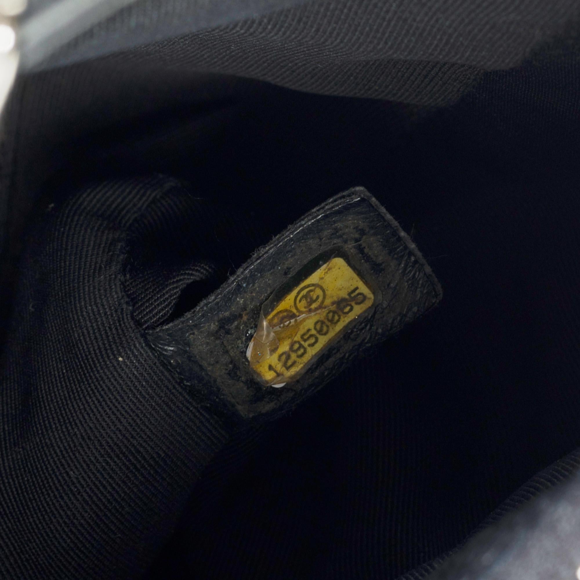  Chanel Grand Shopping Tote Bag (GST) aus schwarzem Kaviar gestepptem Leder, SHW im Angebot 3