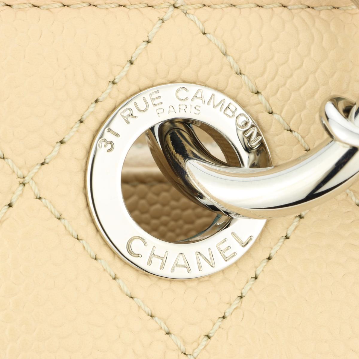 CHANEL Grand Shopping Fourre-tout (GST) Sac beige caviar avec quincaillerie argentée 2013 en vente 8