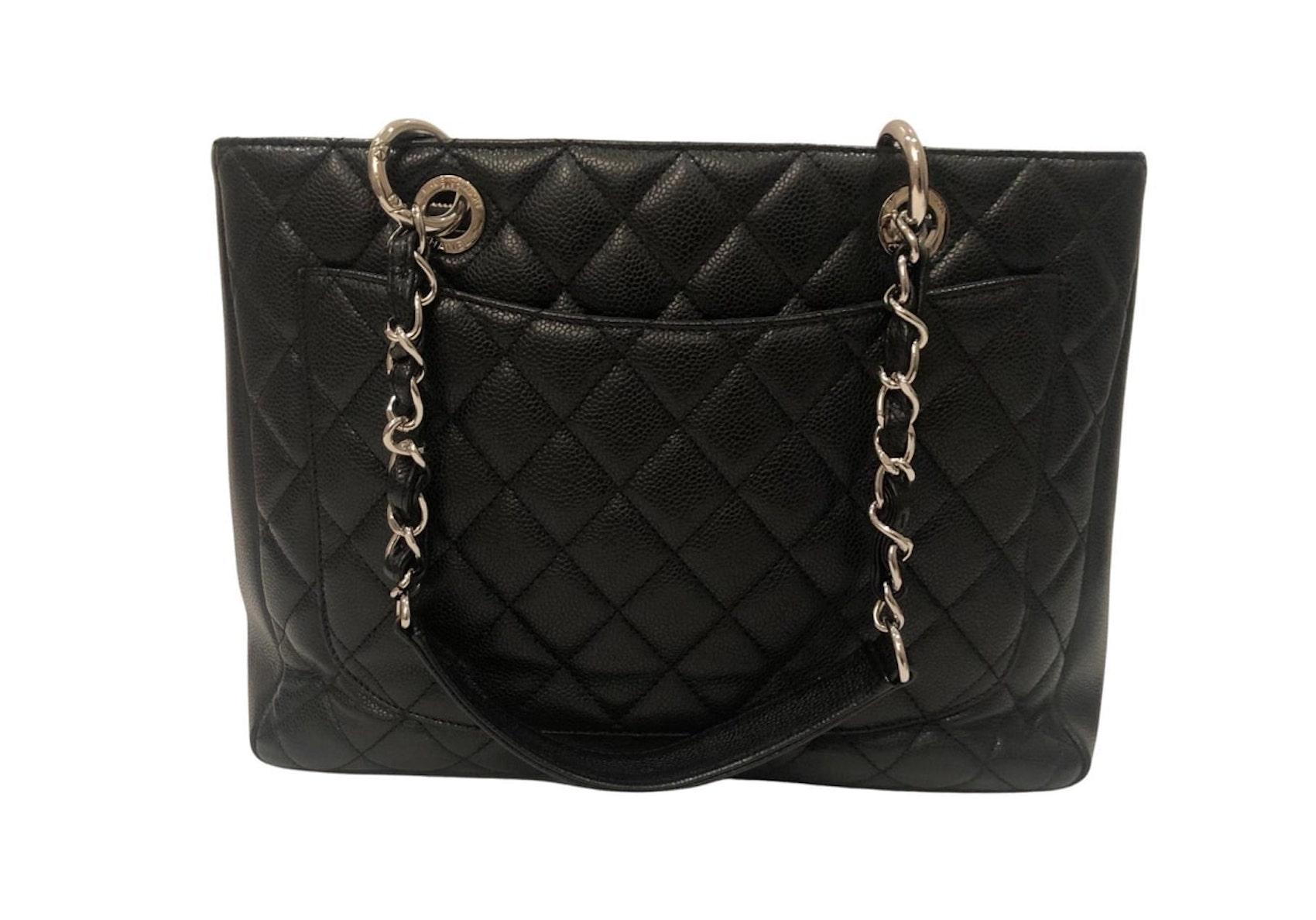 CHANEL Grand Shopping Tote GST Bag Black Caviar with Silver Hardware 2010
A timeless Chanel 2010-2011 Grand Shopping Tote bag in black with silver-tone hardware in very good condition. A classic Chanel quilted caviar leather with a large half moon