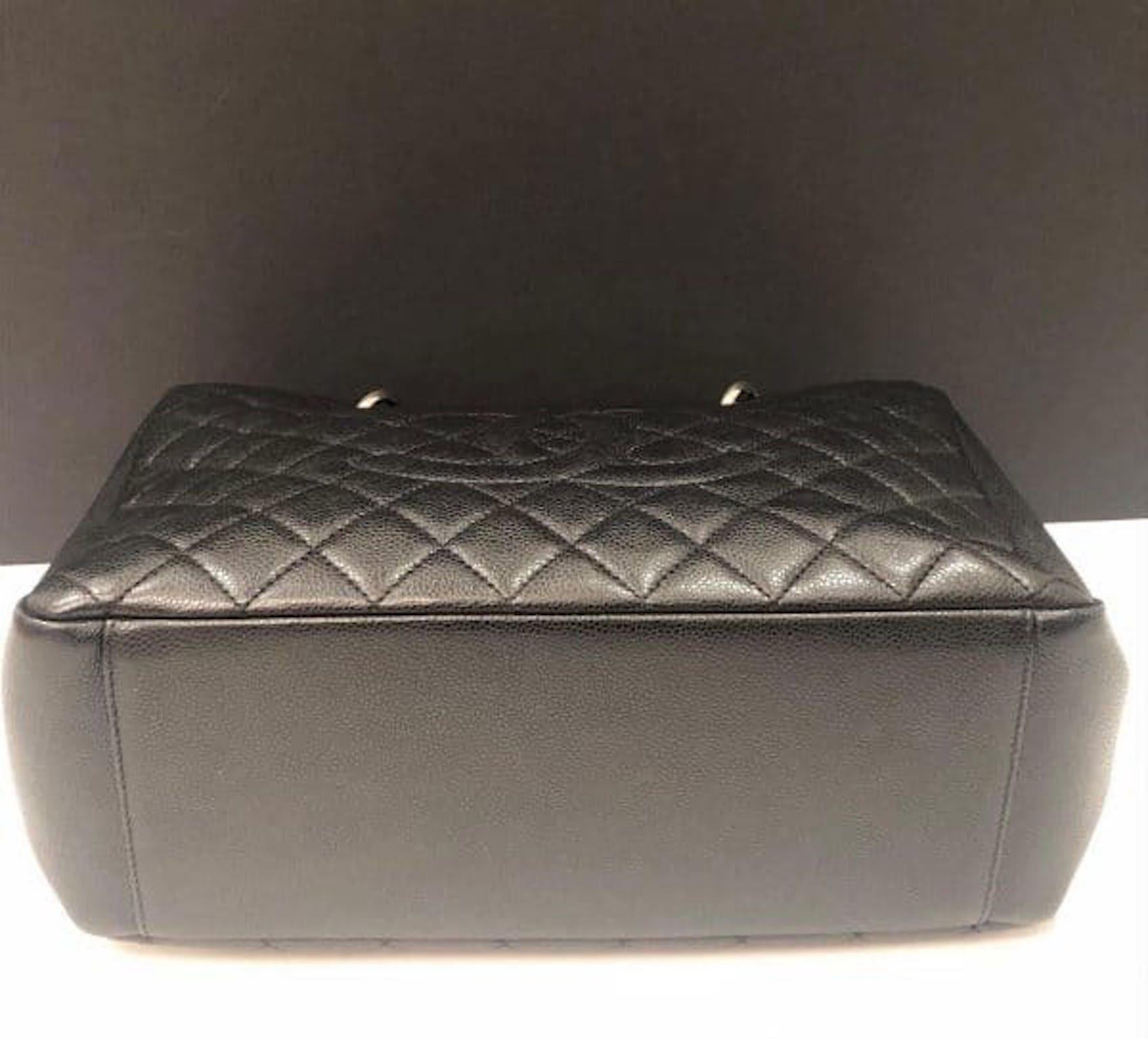 CHANEL Grand Shopping Tote GST Bag Black Caviar with Silver Hardware 2010 In Good Condition In London, GB