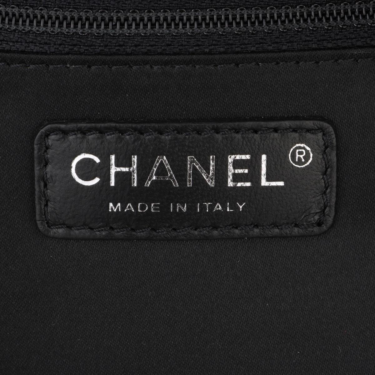 Fourre-tout CHANEL Grand Shopping Tote (GST) Caviar noir avec quincaillerie argentée 2012 en vente 10