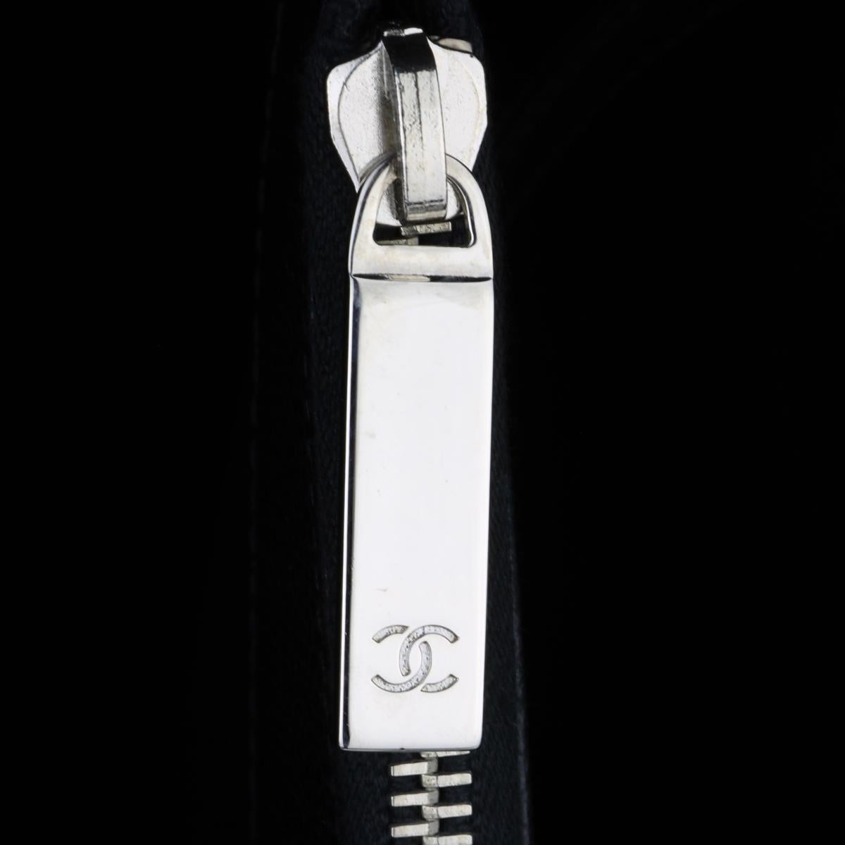 Fourre-tout CHANEL Grand Shopping Fourre-tout (GST) Caviar noir avec matériel argenté 2015 en vente 8