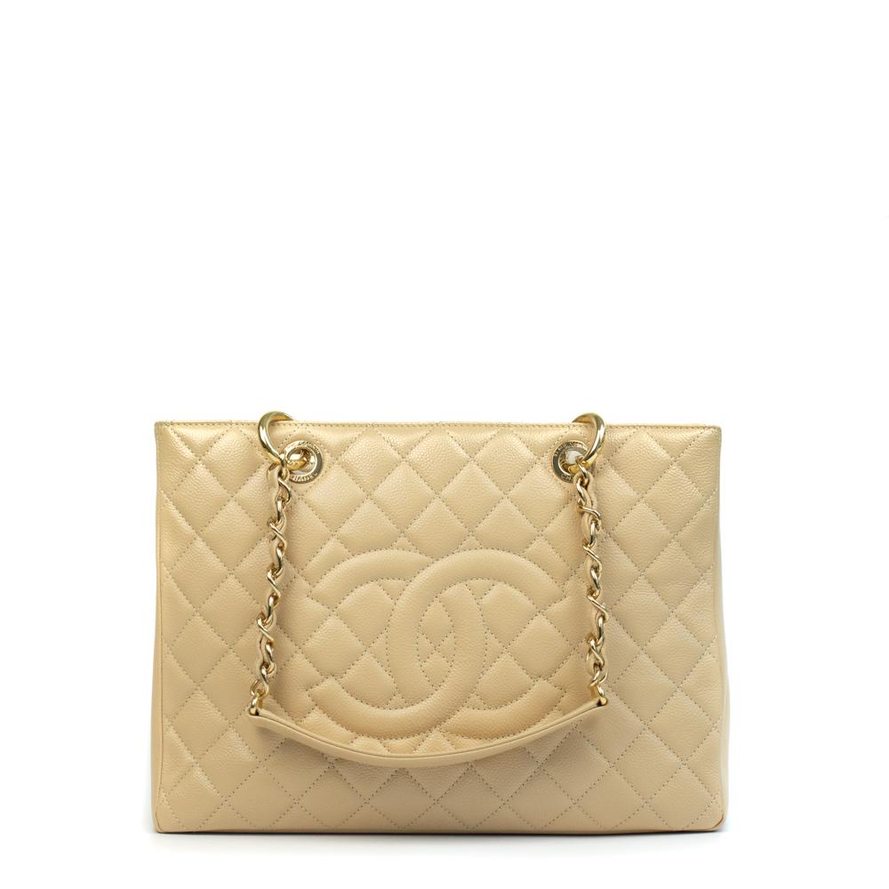 - Designer: CHANEL
- Model: GST
- Condition: Very good condition. Minor sign of wear on base corners, Slight marks on interior
- Accessories: Authenticity Card
- Measurements: Width: 33cm , Height: 24cm , Depth: 12cm
- Exterior Material: Leather
-