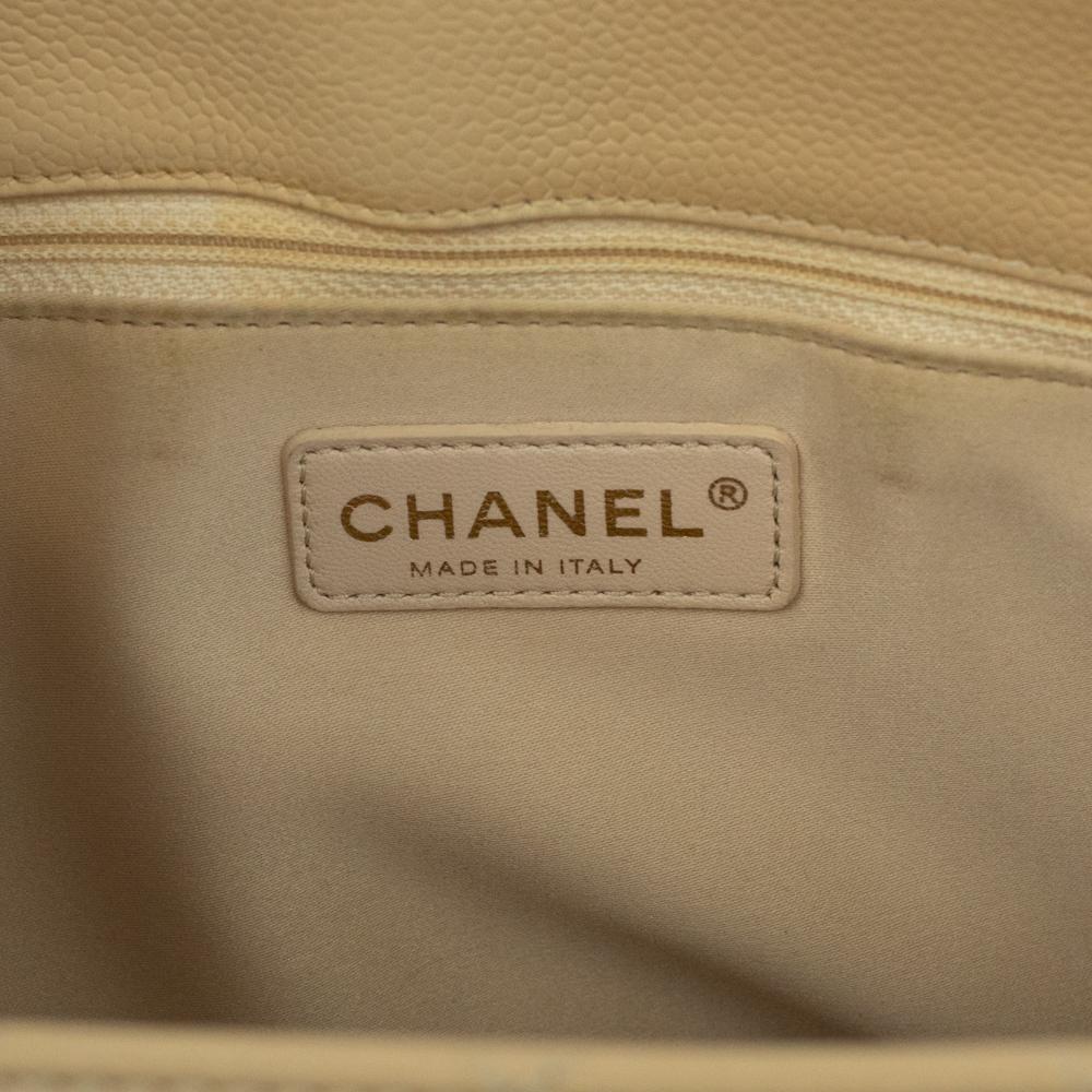 CHANEL, Grand Shopping Tote in beige leather In Good Condition For Sale In Clichy, FR