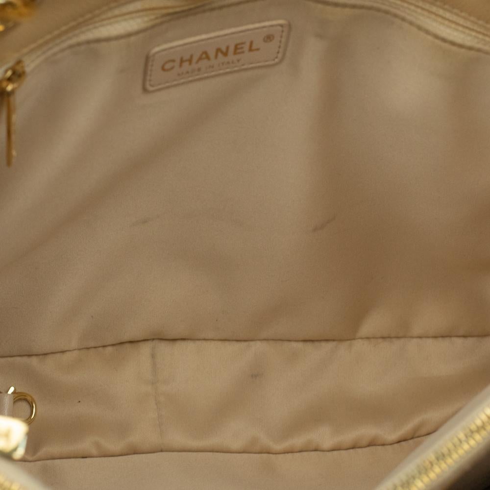 CHANEL, Grand Shopping Tote in beige leather For Sale 1