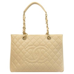 CHANEL, Große Einkaufstasche aus beigefarbenem Leder