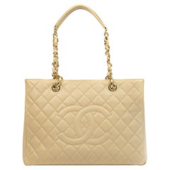 CHANEL, Grand fourre-tout shopping en cuir beige