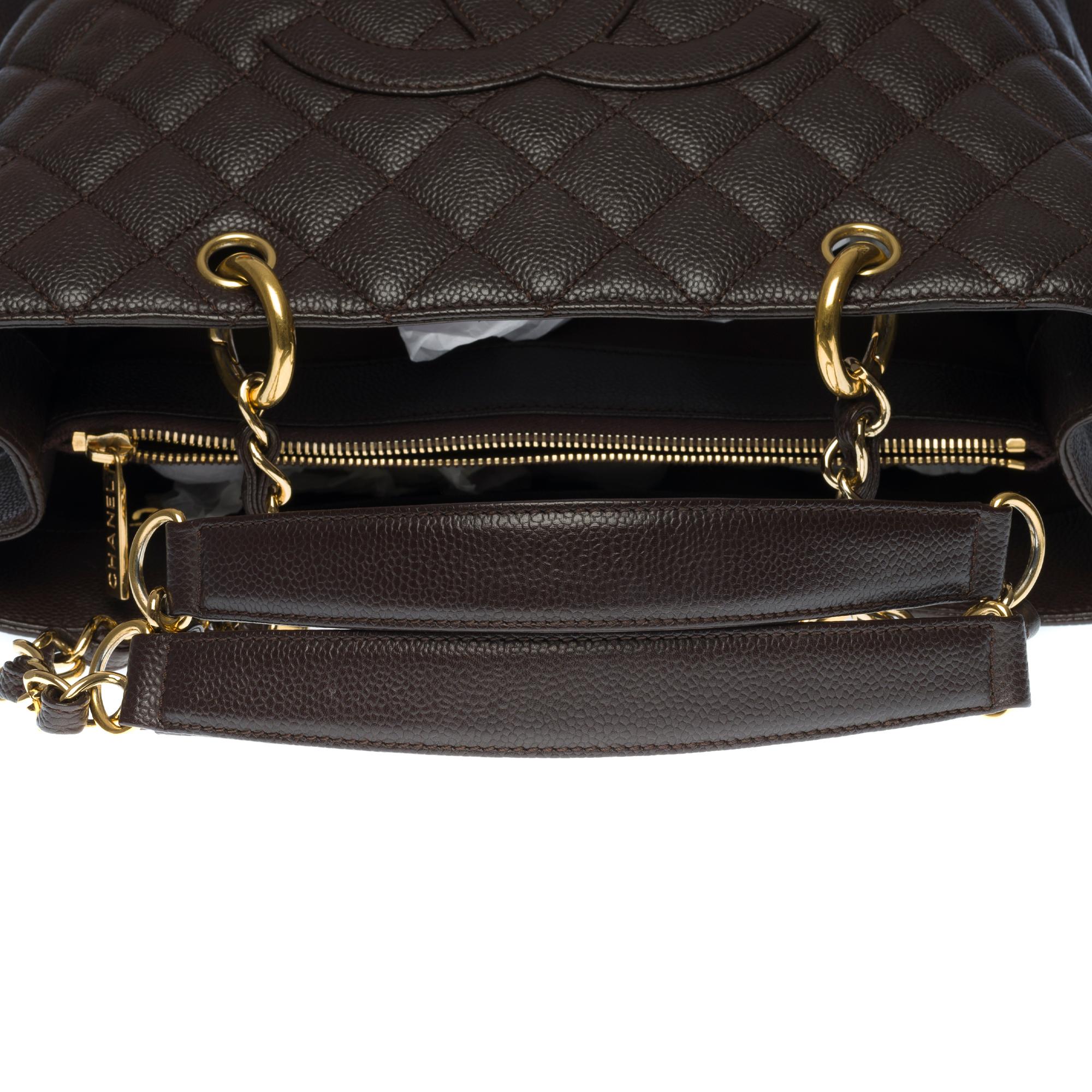 Chanel Grand Shopping Tote in brown quilted caviar leather with gold hardware 3