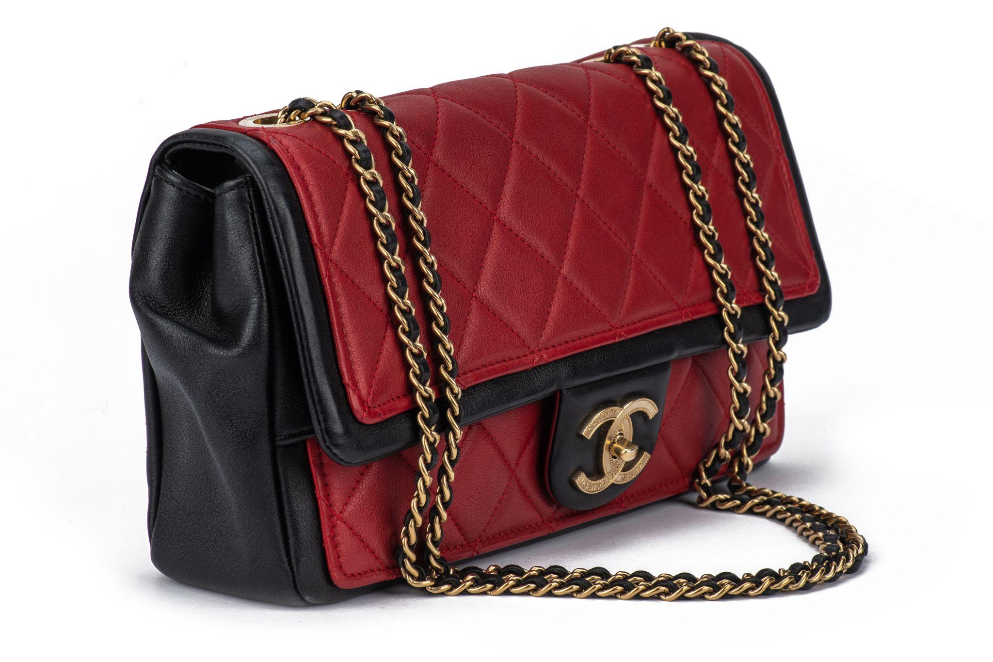 Chanel Graphic Single Flap Bag Black Red en vente 5