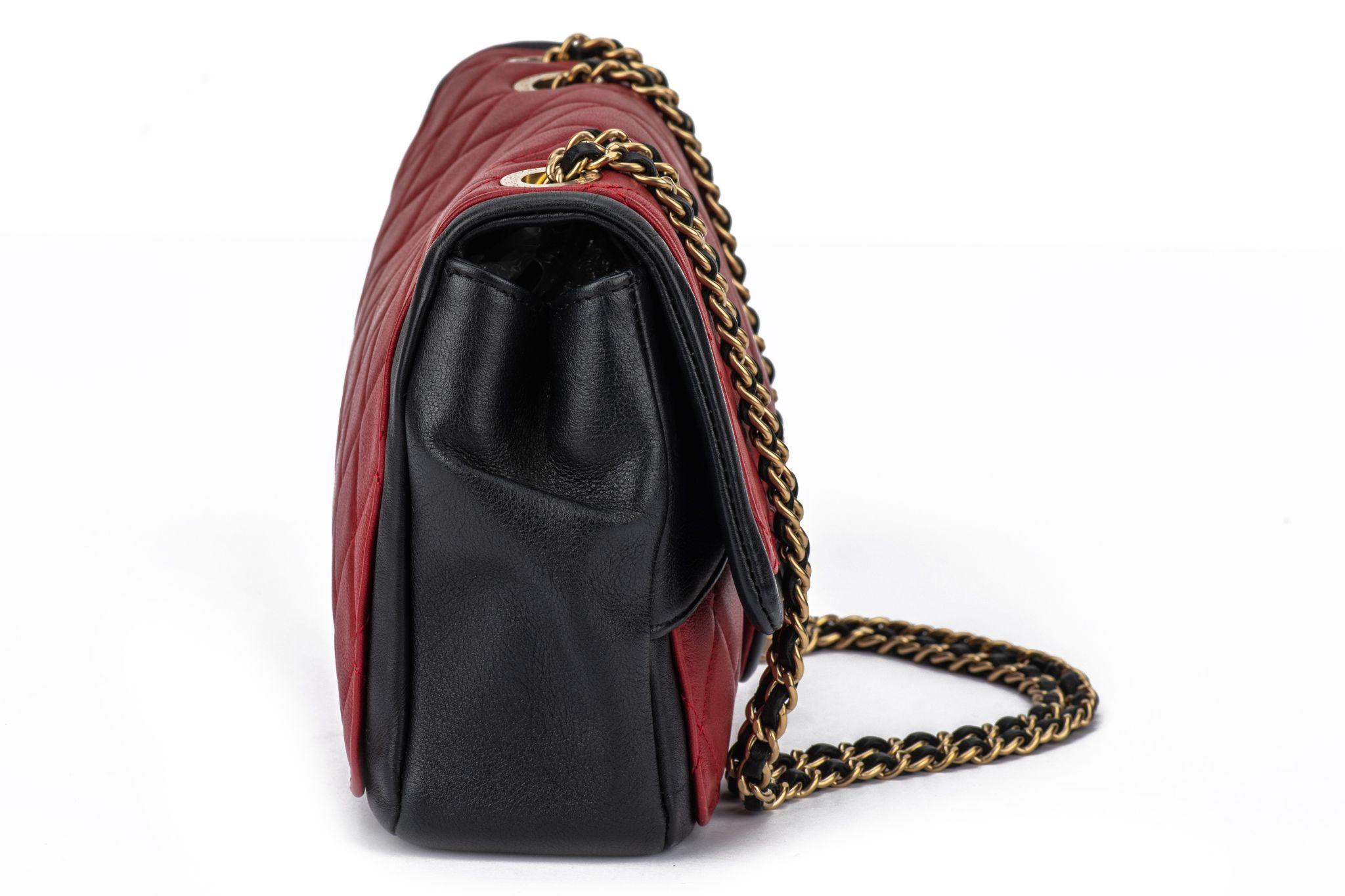 Chanel Graphic Single Flap Bag Black Red en vente 8