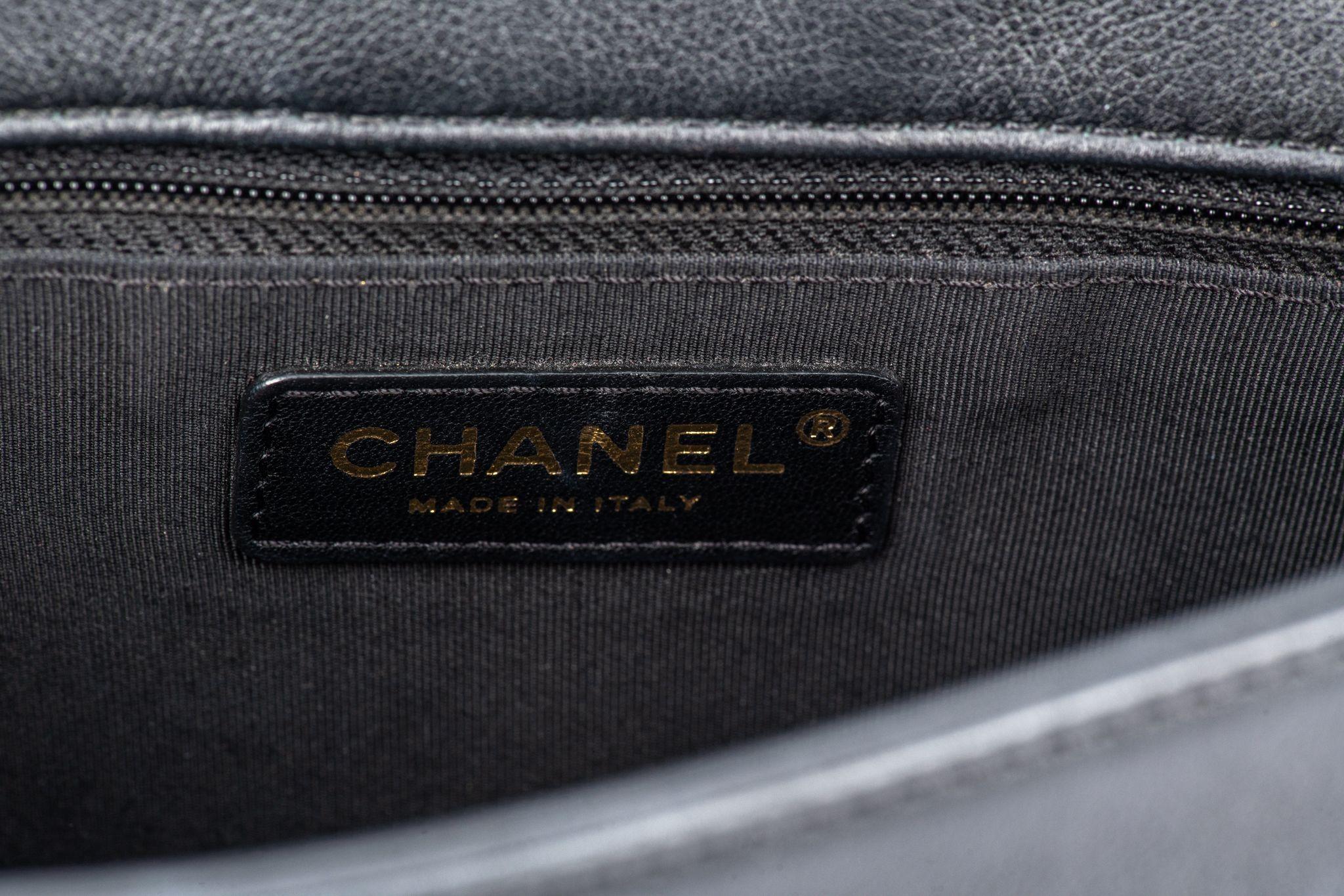 Chanel Graphic Single Flap Bag Black Red en vente 10