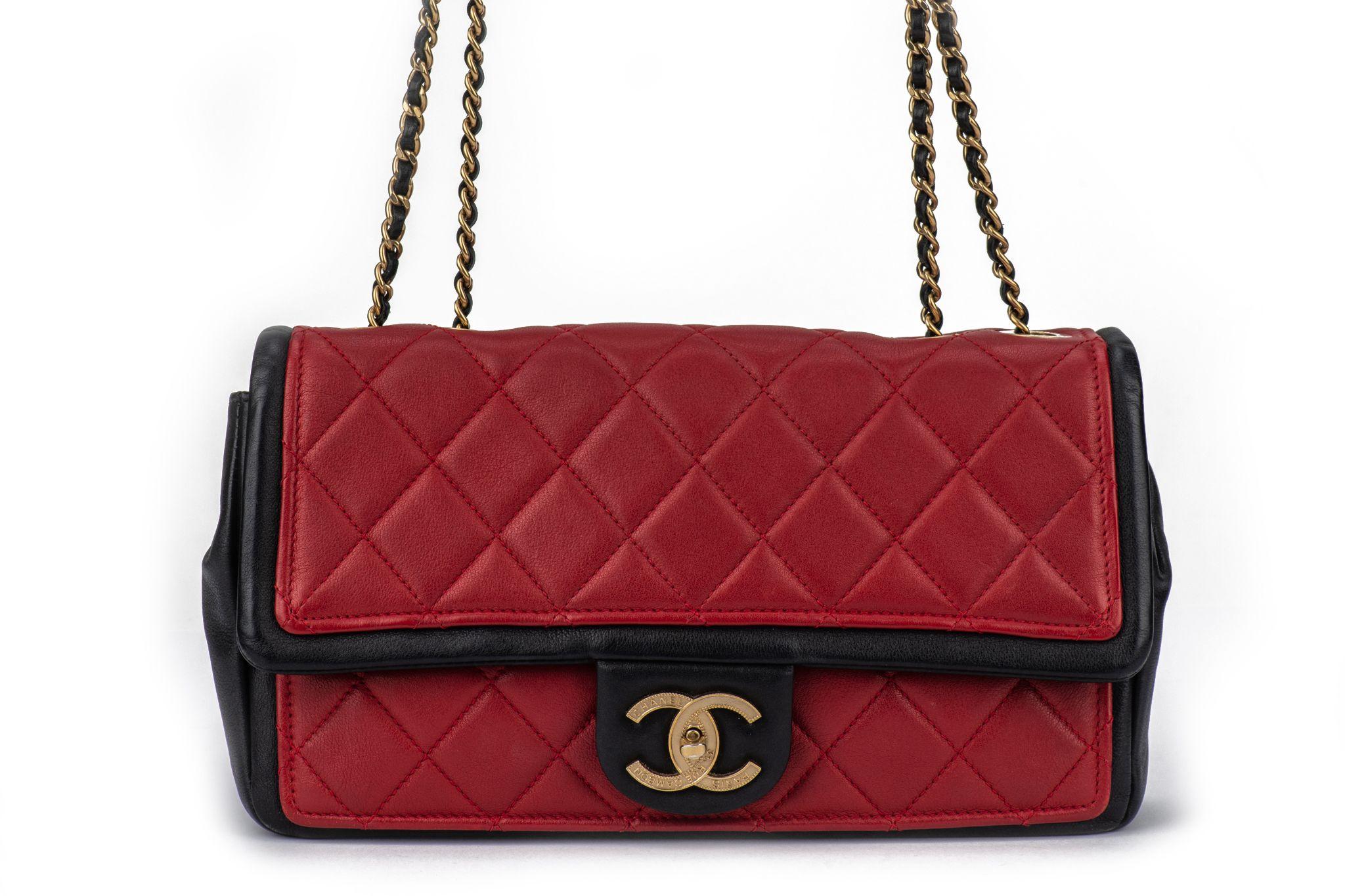 Chanel Graphic Single Flap Bag Black Red en vente 12
