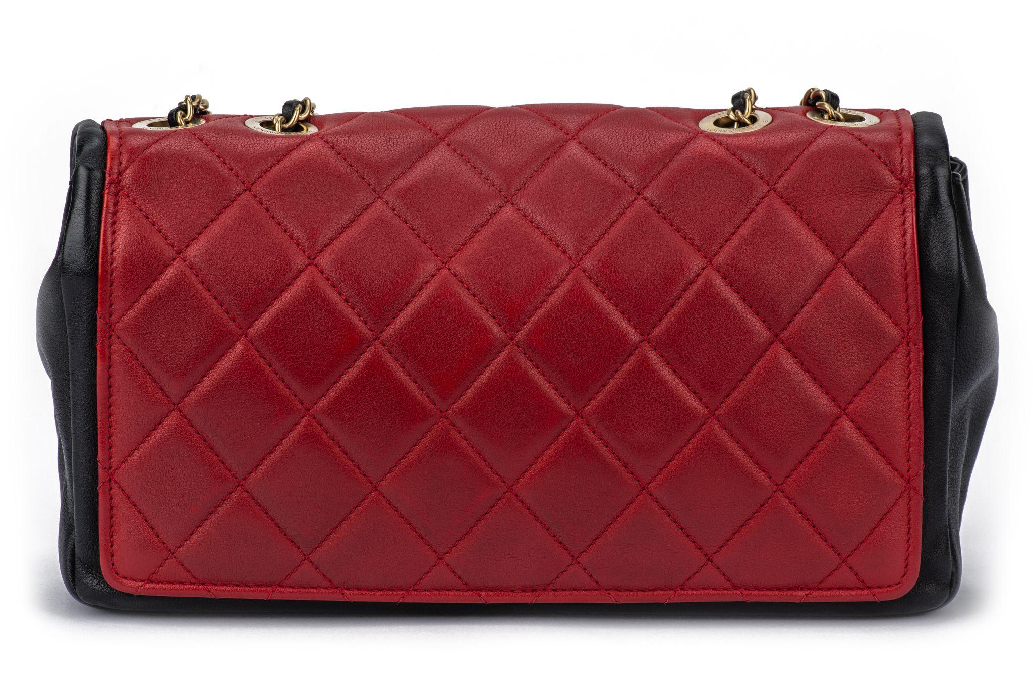 Chanel Graphic Single Flap Bag Black Red en vente 13
