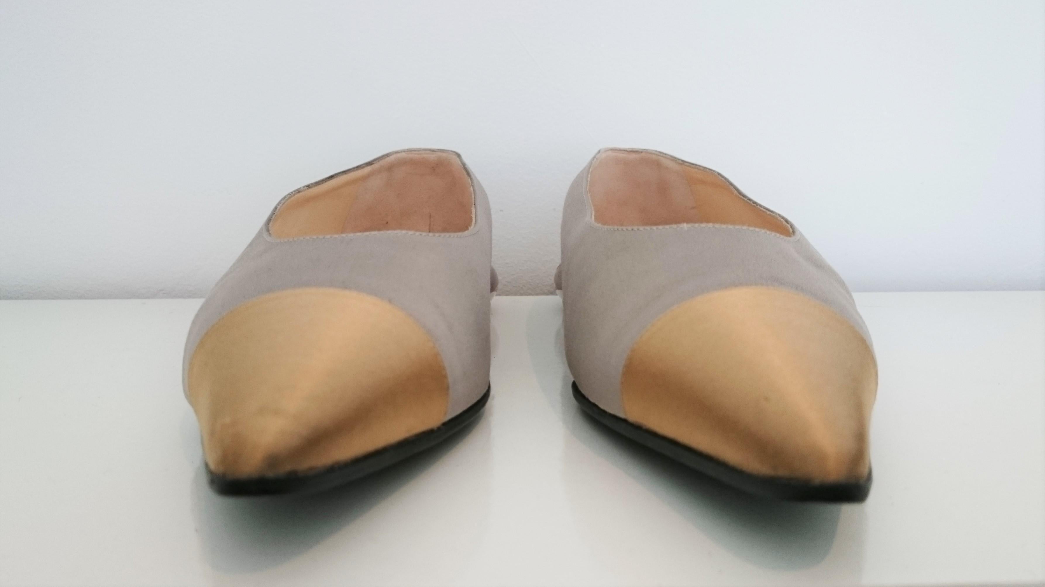 Chanel Gray Silk pointed ballet flats with Golden front. 
Transparent silicone heels. 
Size 40 1/2
Original Chanel Dust-bag not included.
Made in Italy