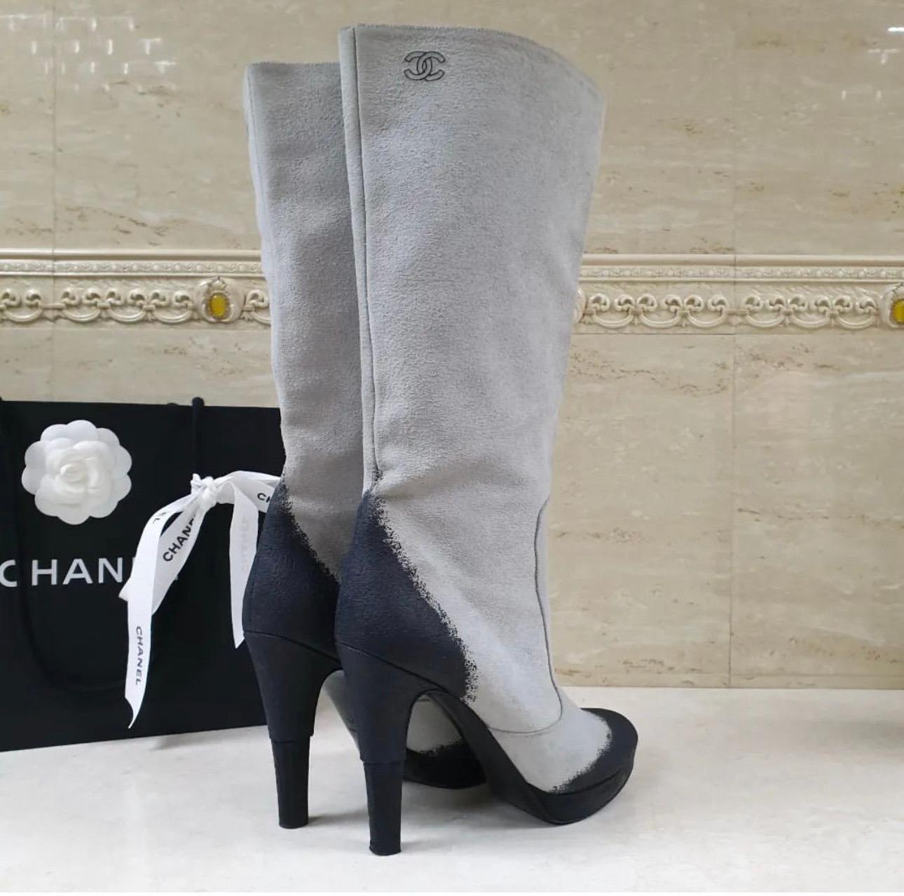 CHANEL Gray/Black Distressed Suede Platform Heel Calf High Tall Boots CC Logo  In Excellent Condition In Krakow, PL