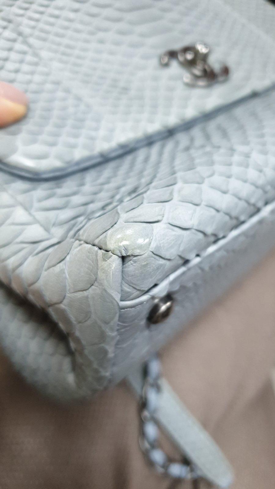 Chanel Gris Bleu Python Coco Chanel en vente 10