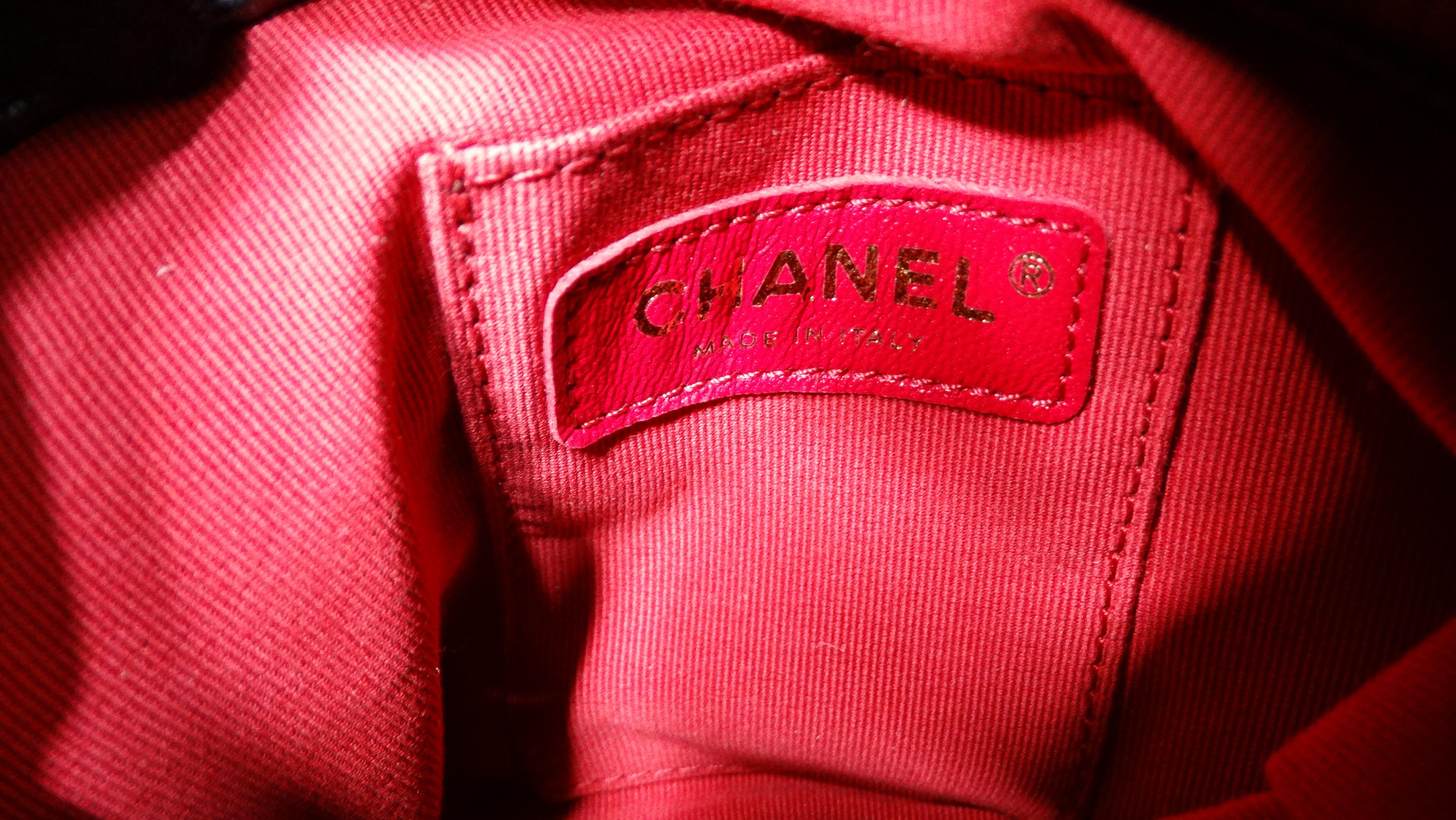 Chanel Gray Metallic Quilted Lambskin Pearl Crown Drawstring Bucket Bag For Sale 7