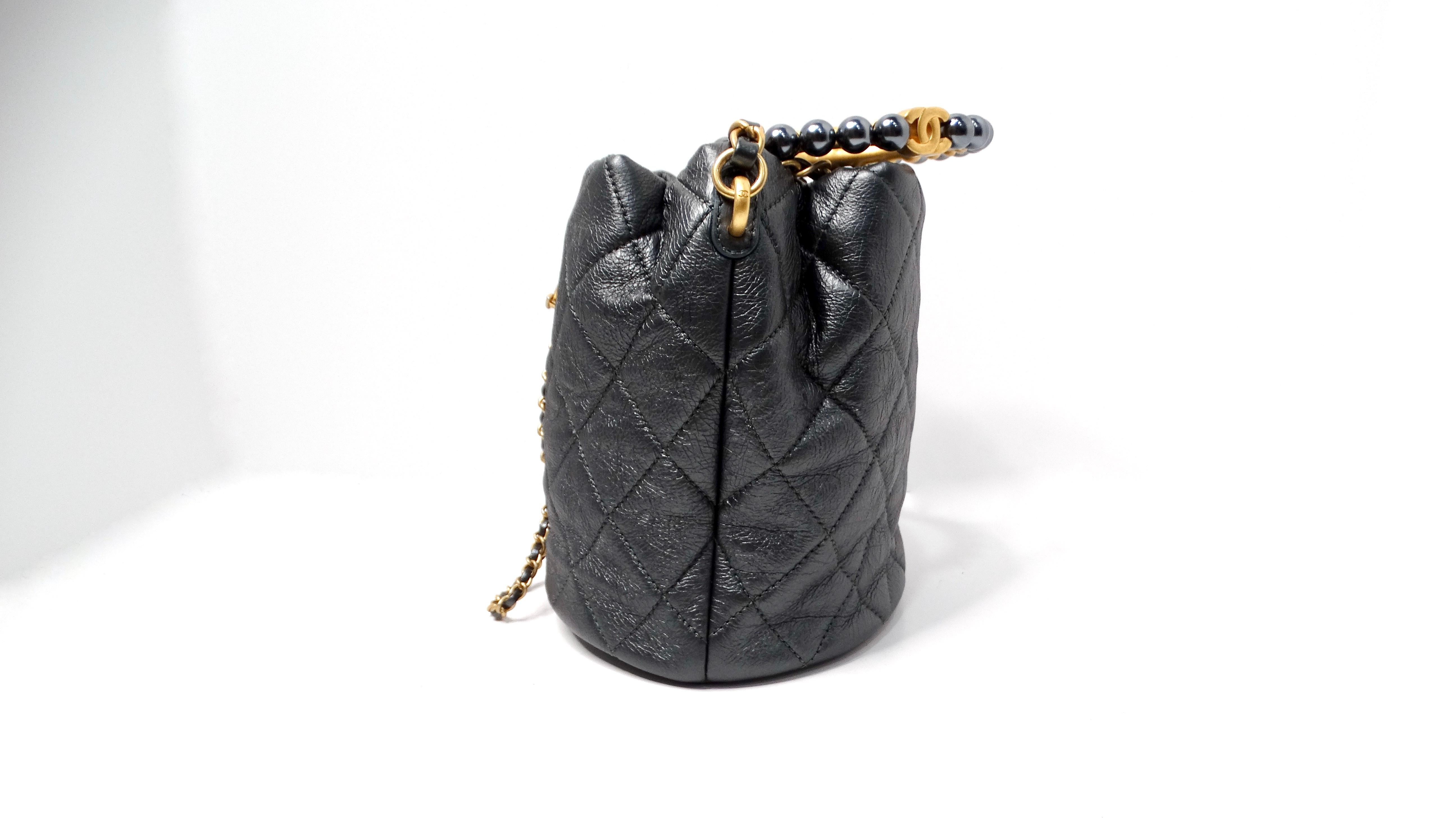 Women's Chanel Gray Metallic Quilted Lambskin Pearl Crown Drawstring Bucket Bag For Sale