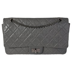 Chanel Graue gesteppte Tasche aus gealtertem Kalbsleder Reissue 2.55 227 mit doppelter Klappe