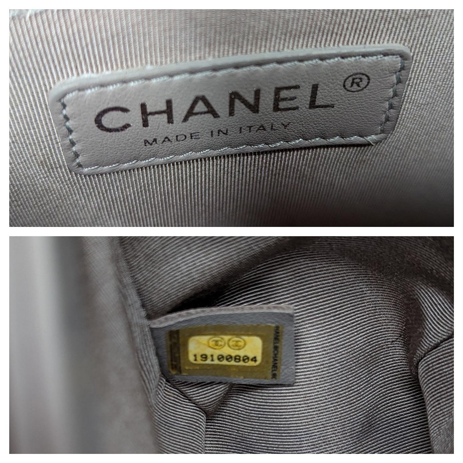 Chanel Medium Boy Bag aus grauem gestepptem Kalbsleder im Angebot 4