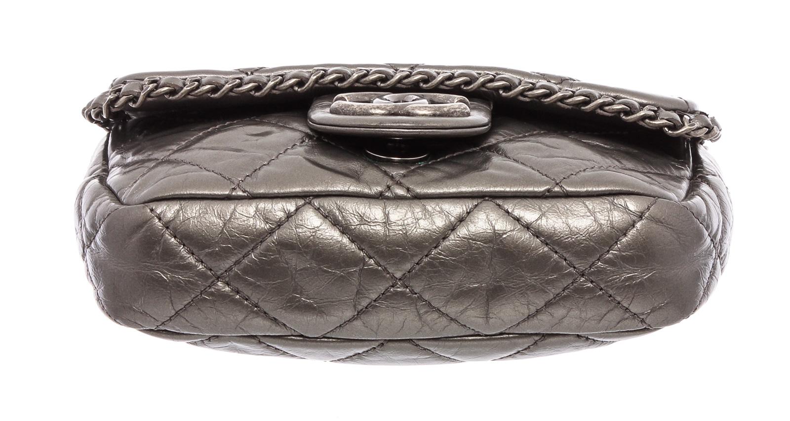 Chanel Grau Gestepptes Leder Mini Chain Me Flap Tasche Damen