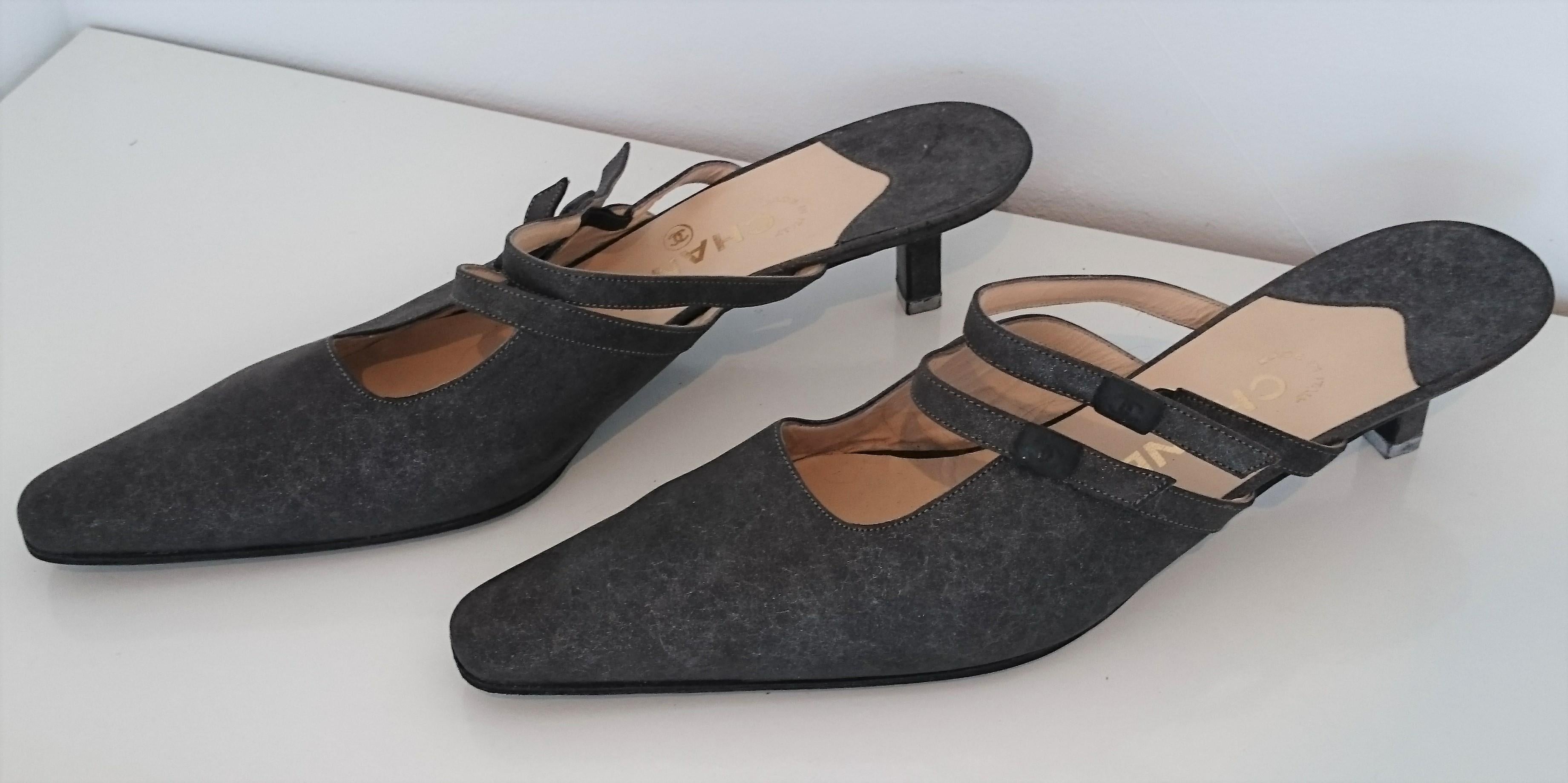Chanel Gray Silk Heels. Excellent conditions. Size 40 1/2  In Excellent Condition For Sale In Somo (Santander), ES