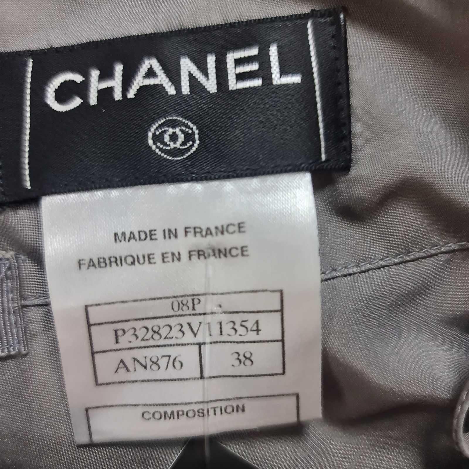 Grigio Gonna al ginocchio in seta grigia Chanel Sz.38 in vendita