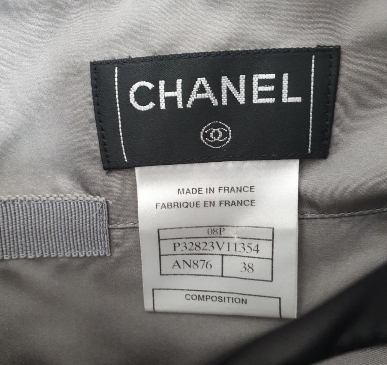 Gonna al ginocchio in seta grigia Chanel Sz.38 In condizioni buone in vendita a Krakow, PL
