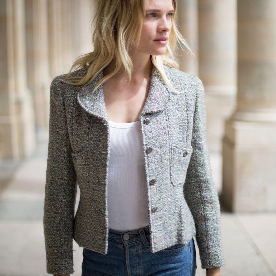 CHANEL Gray Tweed Jacket Size 36 In Excellent Condition In Paris, FR
