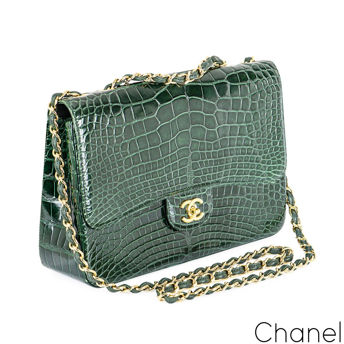 Chanel Grün Alligator Jumbo Classic Flap Tasche im Zustand „Gut“ im Angebot in London, GB