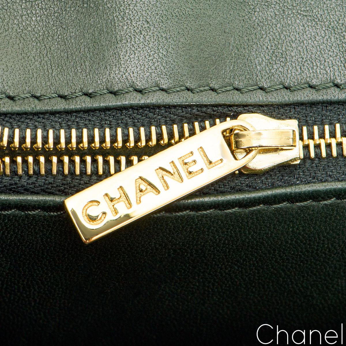 Chanel Grün Alligator Jumbo Classic Flap Tasche im Angebot 3