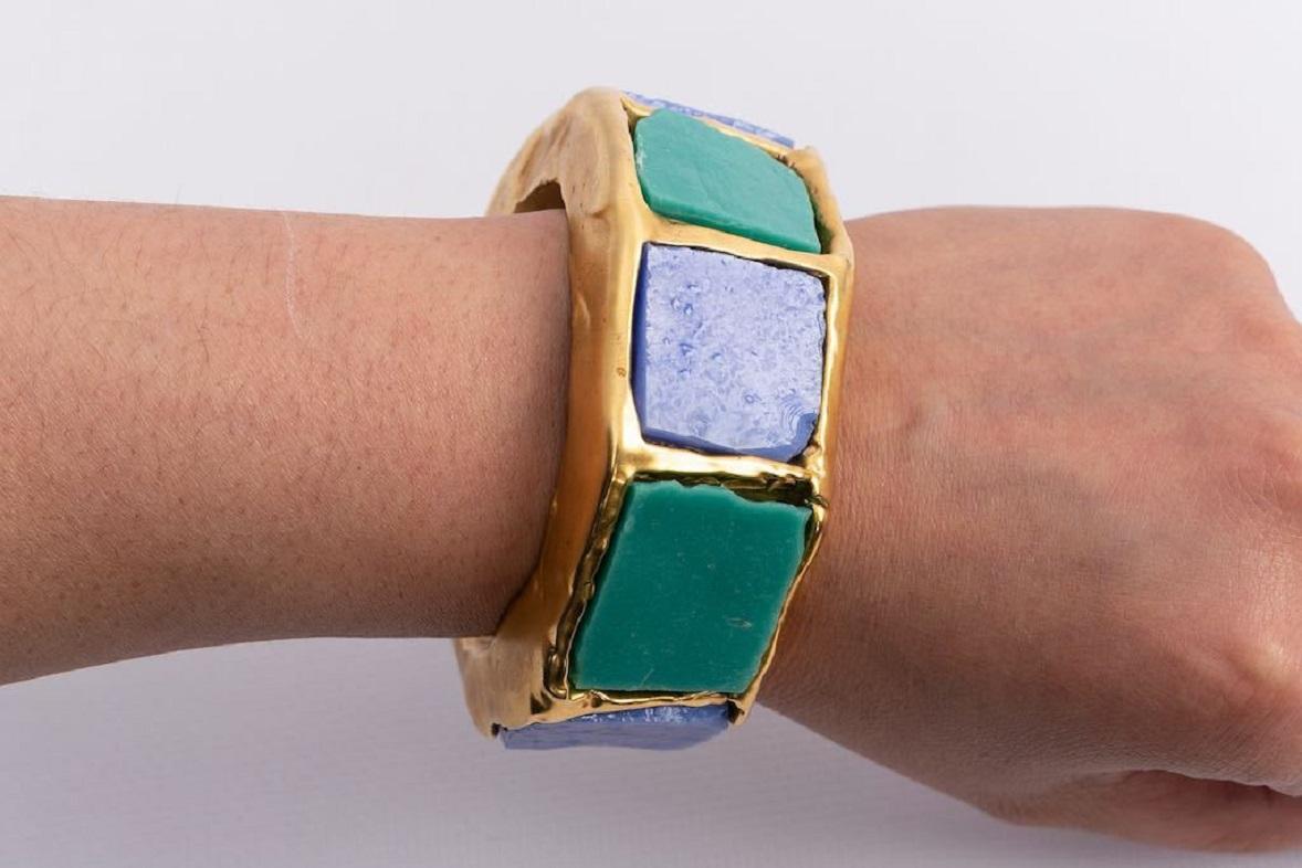Chanel Green and Blue Gilded Metal Bracelet For Sale 4