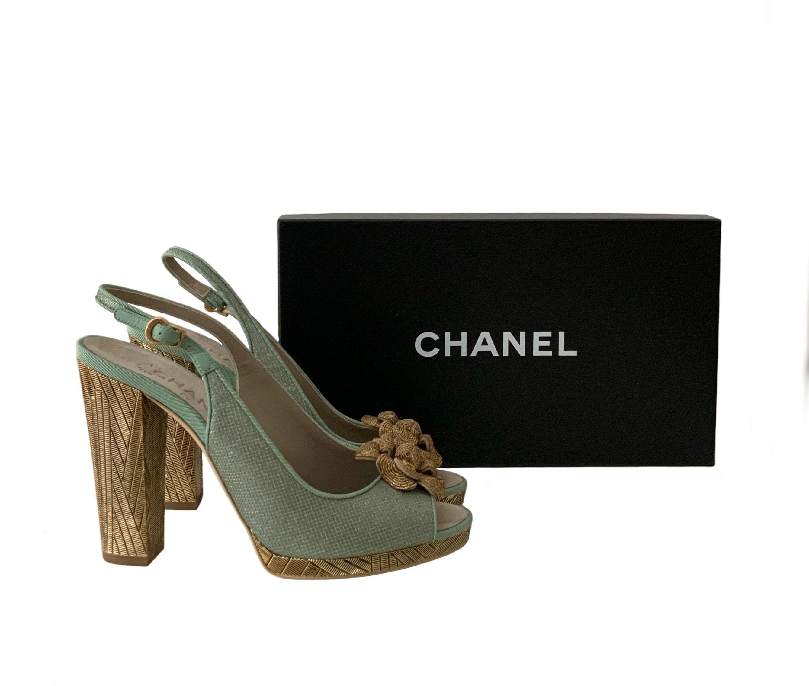 These pre-owned slinback pumps from Chanel are crafted in a beautiful delicate green satin. 
They feature a gold-tone mesh overlay, high block heel in an embossed goldtone color resin, an ajustable buckle ankle strap and a goldtone