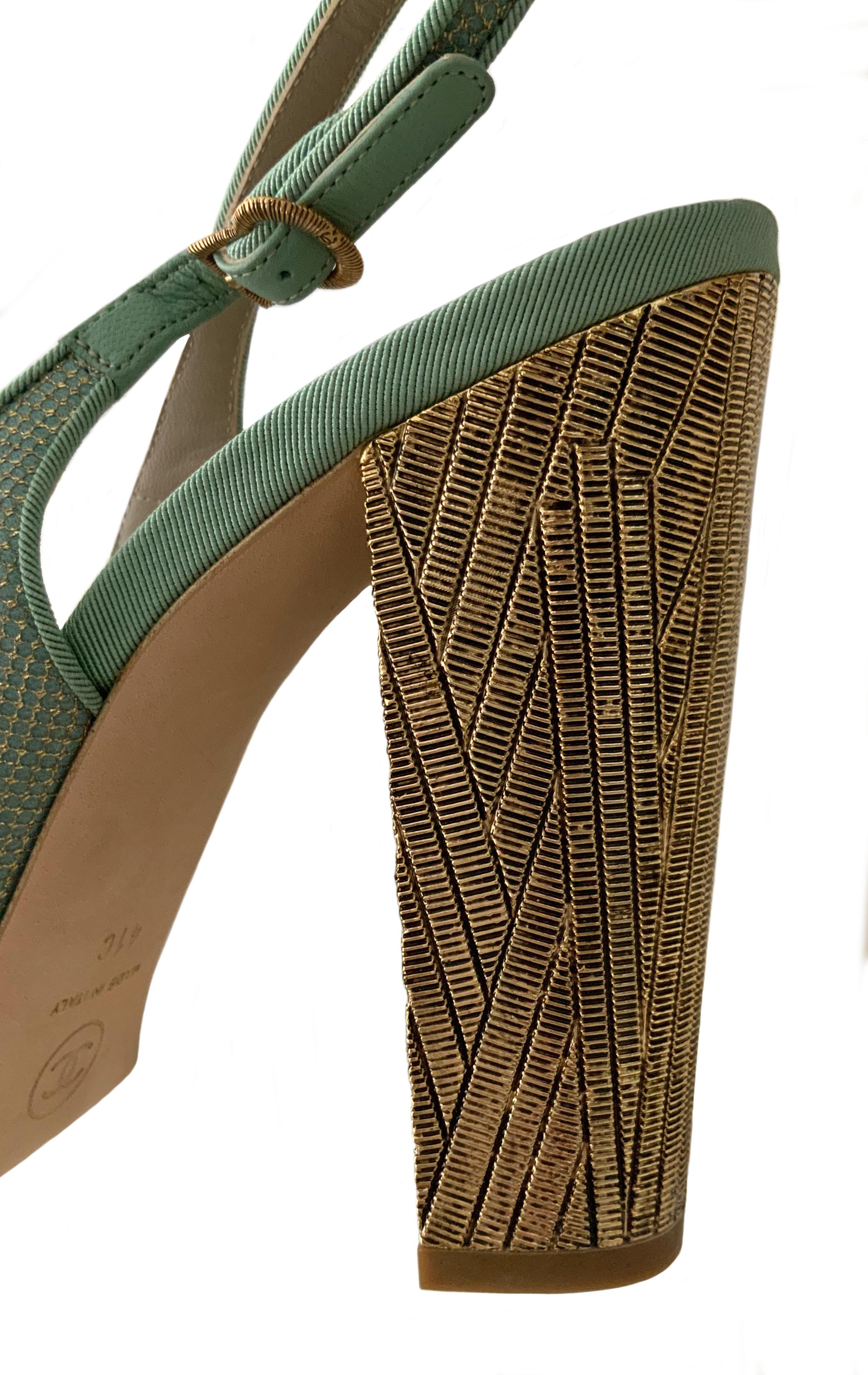 Chanel Green and Goldtone Camellia Slingback Peep-Toe Pumps  In Excellent Condition In Geneva, CH