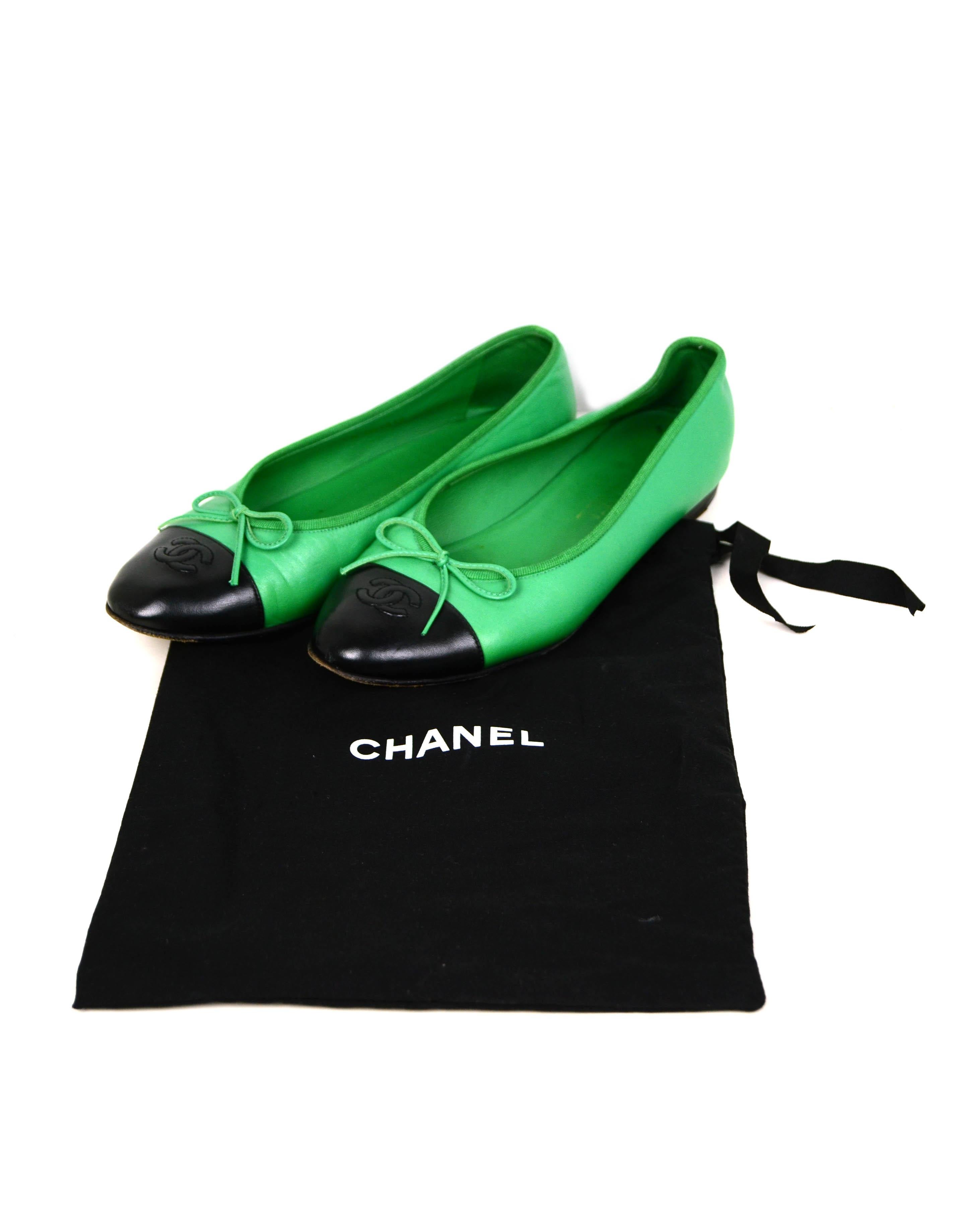 Chanel Green & Black Lambskin Cap Toe CC Ballerina Flat sz 39

Made In: Italy
Color: Green and black
Materials: Lambskin leather
Closure/Opening: Slip on
Overall Condition: Very good pre-owned condition with the exception of light wear
throughout. 