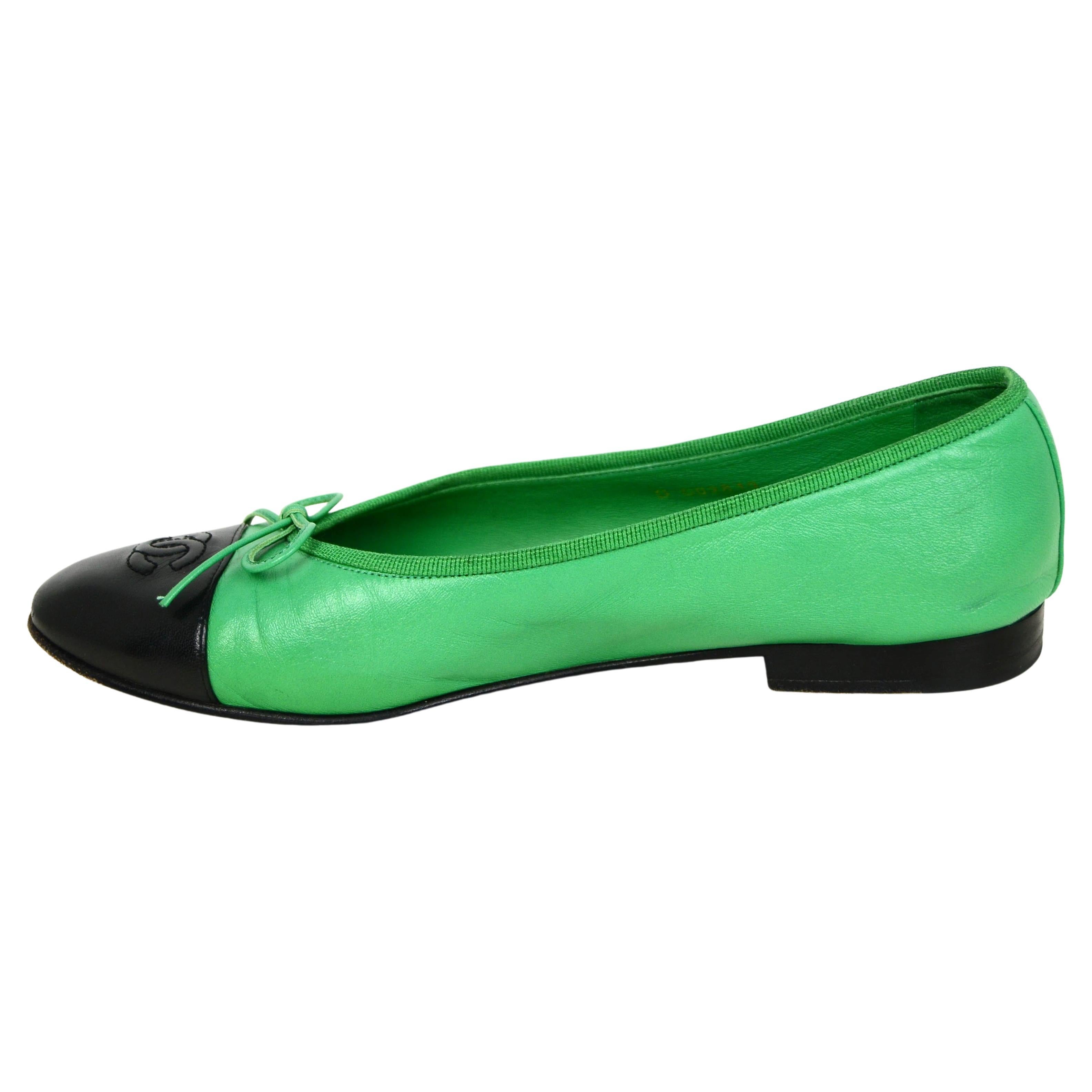 Chanel Green & Black Lambskin Cap Toe CC Ballerina Flats sz 39