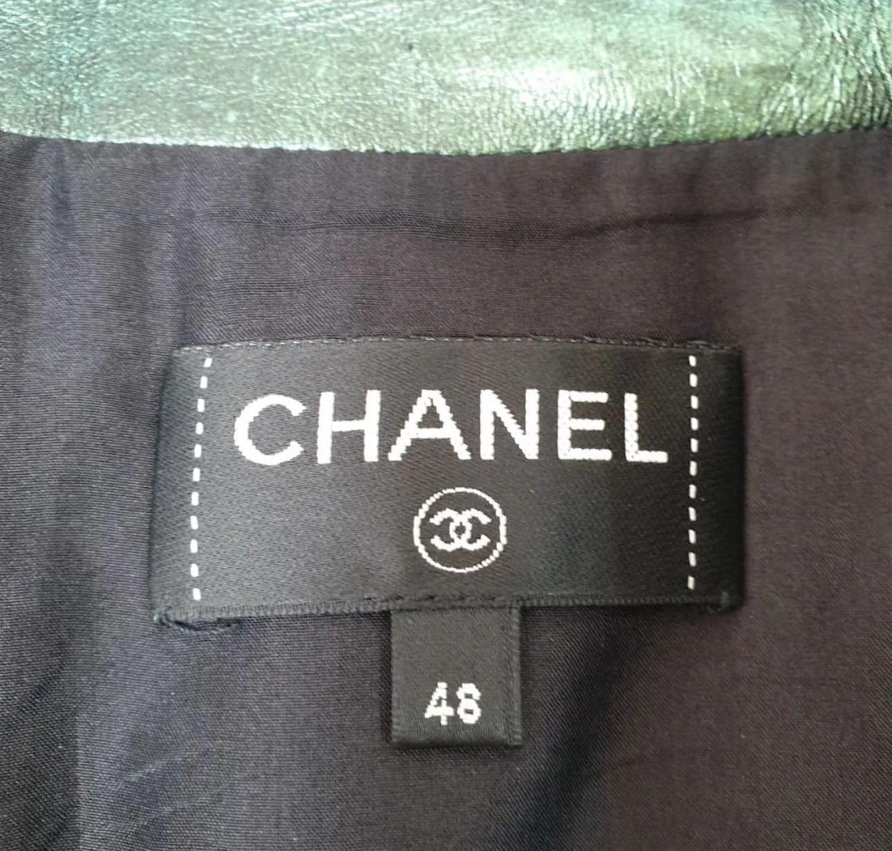 Chanel Green Black Leather Mini Skirt In Excellent Condition For Sale In Krakow, PL