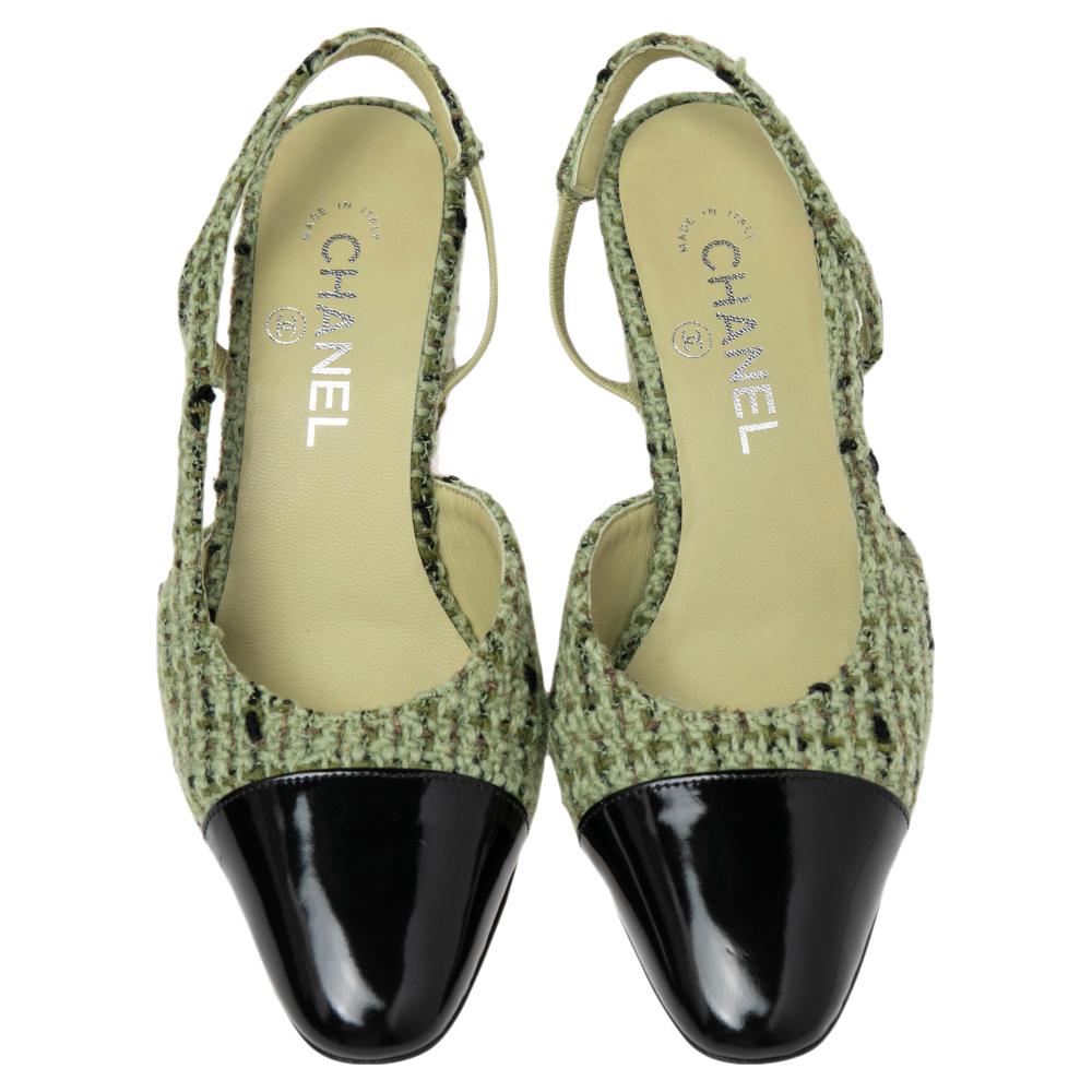 Chanel Sandalias de tweed verde/negro y charol con puntera de CC tamaño 38 en Bueno Estado en Dubai, Al Qouz 2