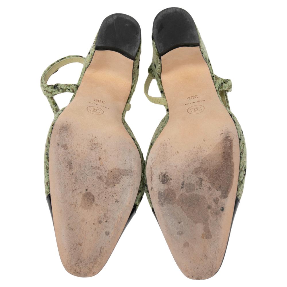 Chanel Sandalias de tweed verde/negro y charol con puntera de CC tamaño 38 1