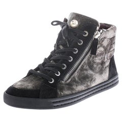 Chanel Green/Black Velvet And Suede CC Double Zip Accent High Top Sneakers Size