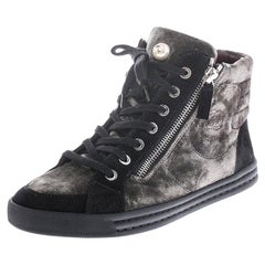 Chanel Green/Black Velvet And Suede CC Double Zip Accent High Top Sneakers Size 