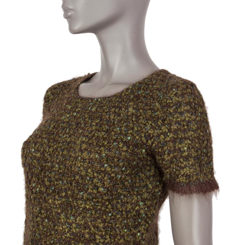 Chanel boucle sweater in chartreuse, brown and olive mohair (50%), nylon (20%), rayon (20%), and wool (10%) with short-sleeves and a small 'CC' on the front. Has been worn and is in excellent condition.

Tag Size 40
Size M
Shoulder Width 66cm