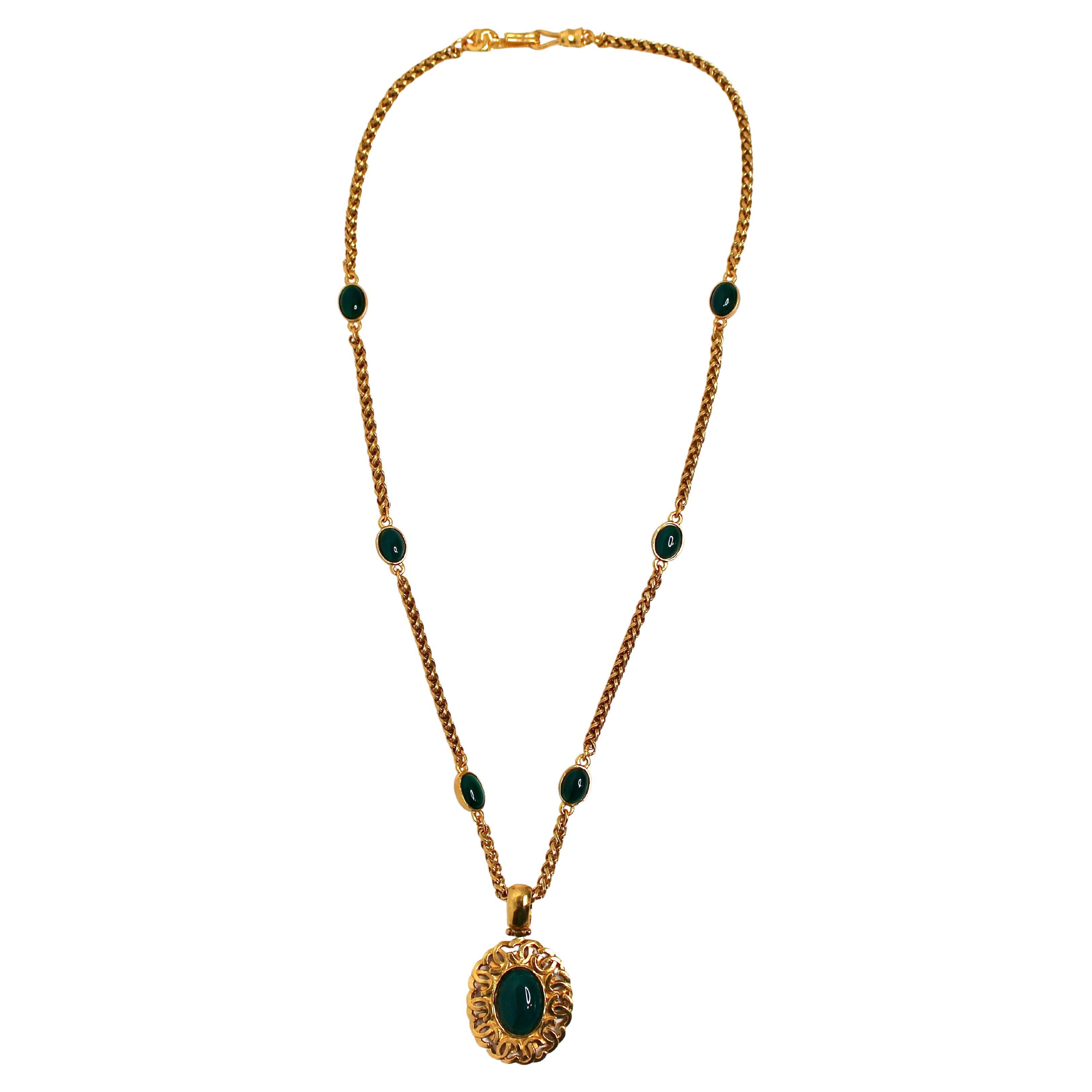 Collana con ciondolo Chanel Greene
Greene
Greene, circa 1996