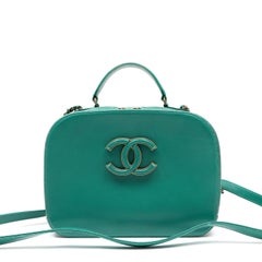 Chanel in pelle di vitello verde Medium Coco Curve Vanity Case Hardware oro
